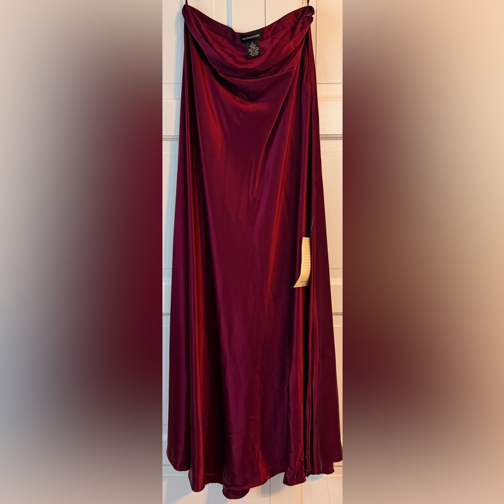 Sutton Studio. Size 10. 100% Silk maxi skirt. NWT